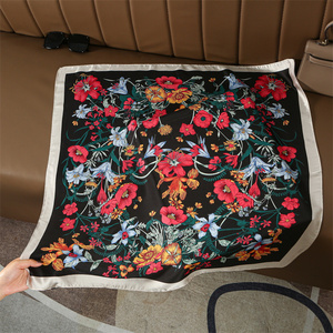Écharpe en soie à imprimé floral de luxe pour femmes, écharpe carrée en satin doré, motif rose vintage, foulard pour le cou, pour mariage et cadeau - Product Image 3