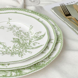 Premium Bone China Emerald Green Delicate Lily Valley Pattern Assiettes à dîner formelles d'inspiration française Supports à gâteaux haut de gamme - Product Image 2