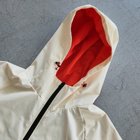 Veste coupe-vent en nylon légère et imperméable pour homme, fabriquée sur mesure par YSJY, avec fermeture éclair, coupe et couture en nylon.