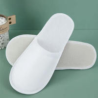 Chaussons blancs fermés en stock, antidérapants, semelle en EVA, bon marché, jetables
