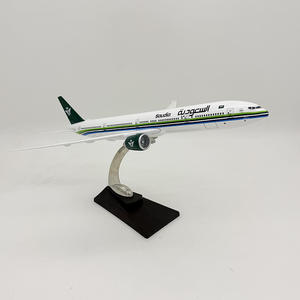 Modelo de Avión Boeing 777-300ER de Saudi Airlines a Escala 1:200, Hecho a Mano en Resina, Adorno de Escritorio - Product Image 5