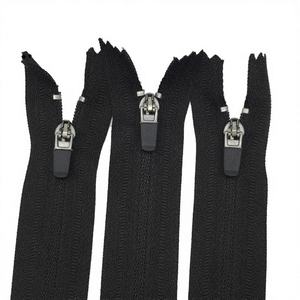 ซิปพลาสติก 3CC คุณภาพสูงแบบกำหนดเอง พร้อมตัวเลื่อนแบบปิด สำหรับกระเป๋า เสื้อผ้า รองเท้า และชุดเดรส - Product Image 4