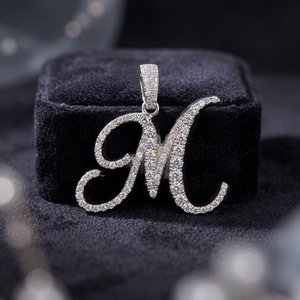 Colgante de Lujo Unisex con Letra M Personalizada, de Plata de Ley Chapada en Oro, con Moissanita de Corte Brillante de 2.50Ct, Marca Tishya - Product Image 3