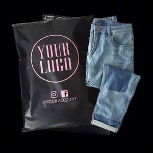 Enveloppe d'expédition en polyéthylène noir mat personnalisée avec logo biodégradable pour vêtements, t-shirts, sacs d'expédition - Product Image 4