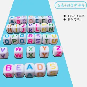 Alphabet perle acrylique 6mm carré fond blanc couleur 26 anglais DIY accessoires de bijoux en perles pour enfants