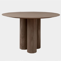 Table à manger de haute qualité, durable, avec un design circulaire en bois massif, utilisant divers types de bois.