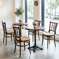 Ensemble de mobilier de restaurant en gros : chaises et tables en bois – Meilleur prix pour cafés, bistrots et salons de thé