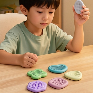 Set di 6 Pietre Sensoriali Calmanti in Silicone per Autismo, Giocattoli Morbidi Testurizzati per Bambini, Giochi per l'Esplorazione della Natura - Product Image 1
