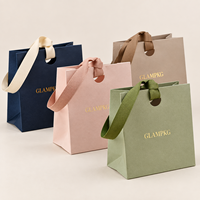 Sacs fourre-tout en carton blanc luxueux, sacs fourre-tout esthétiques pour cosmétiques et boutiques de mode haut de gamme, sacs en papier pour le shopping et les accessoires