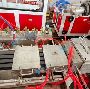 <span class=keywords><strong>Wpc</strong></span> PE HDPE gỗ-nhựa <span class=keywords><strong>Composite</strong></span> ngoài trời decking cầu thang treads sàn hồ sơ máy đùn với vít và động cơ - Product Image 4