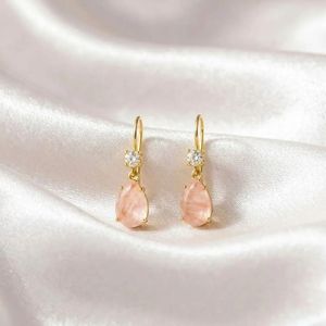 Pendientes Colgantes Elegantes de Cuarzo Rosa en Forma de Pera Hechos a Mano con Circonitas en Plata de Ley 925 o Chapados en Oro, Joyería Fina - Product Image 2