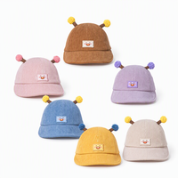 Casquette en velours côtelé pour bébés et enfants, double pompon, bord souple, faible MOQ, vente directe d'usine, chapeau de soleil pour nourrissons et tout-petits, en gros