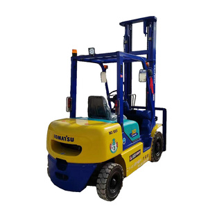 Montacargas Diésel Usado Komatsu de 3 Toneladas FD30T-14, Montacargas Agrícola en Buenas Condiciones, Original de Japón, Desplazador Lateral Hidráulico, Neumáticos Sólidos - Product Image 1