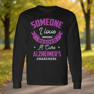 Camiseta de manga larga para concienciar sobre la enfermedad de Alzheimer, alguien que me encierra en su corazón necesitaba una cura, concienciación sobre la enfermedad de Alzheimer - Product Image 3