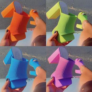 Nuovo arrivo ragazze moda <span class=keywords><strong>donna</strong></span> giallo pantofole alta piattaforma zeppa <span class=keywords><strong>sandali</strong></span> tacco alto quadrato per le signore - Product Image 2