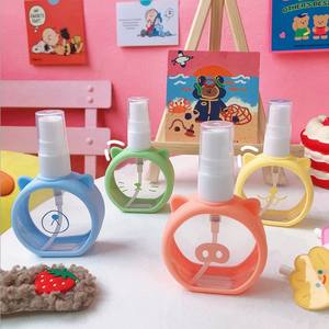 Vaporisateur pour parfum à l'<span class=keywords><strong>alcool</strong></span>, désinfectant pour les mains, motif chat cochon, chat mignon, récipient en plastique, 55ml, 1 pièce - Product Image 1