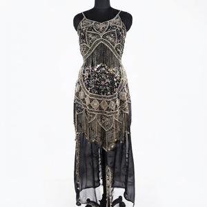 Mono de lujo opulento negro con cuentas bordadas a mano para mujer, con intrincado bordado de cuentas plateadas, flecos metálicos y capas transparentes. - Product Image 1