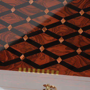 Humidor de bureau écologique avec logo personnalisé, boîte à cigares de luxe, vitrine en bois avec finition laquée, en cèdre et MDF - Product Image 6