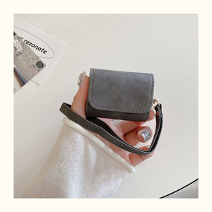 Funda Zenos Fashion de Cuero Mate Antipérdida, Ecológica y Resistente a Golpes con Llavero para Todas las Generaciones - Product Image 6