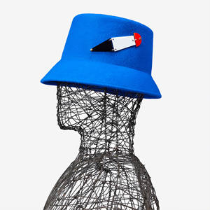 Chapeau seau en feutre Carlo Forti distinctif-Collection Licini-La forme asymétrique rencontre le flair artistique - Product Image 1