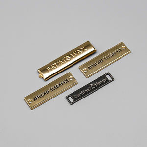 Etiquetas Metálicas Personalizadas con Logotipo en Relieve, Adhesivas y Ecológicas para Prendas, Zapatos, Bolsos y Gorras - Product Image 3