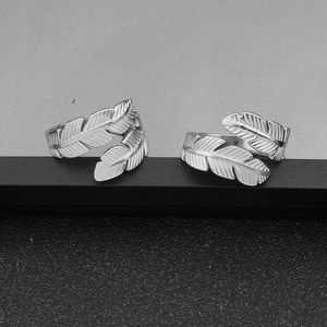 2026 New Vintage Niche Design Stainless Steel Feather Shaped Ring Silver Plated Unisex's Fashion Rings Wholesale Jewelry - Product Image 4