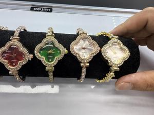 Montre à quartz pour femme Citizen, boîtier irrégulier, lunette sertie de diamants, cadran analogique, bracelet en alliage, style élégant, couleurs mélangées - Product Image 3