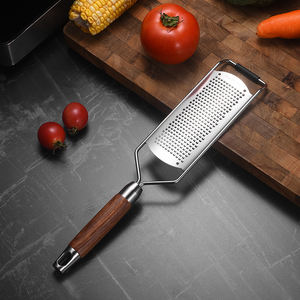 Gadget de cuisine multifonctionnel en métal 304 avec poignée en bois rouge, râpe à légumes, fromage, zeste de citron, chocolat avec couvercle de sécurité - Product Image 5