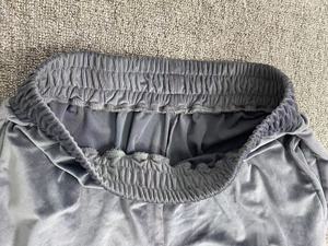 <span class=keywords><strong>Pantaloni</strong></span> larghi in <span class=keywords><strong>velluto</strong></span> grigio personalizzati da uomo <span class=keywords><strong>con</strong></span> <span class=keywords><strong>elastico</strong></span> in vita, morbidi e confortevoli, ideali per abbigliamento Casual, relax ed elegante - Product Image 4