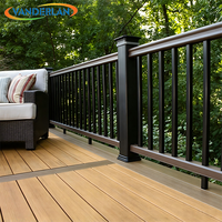 Balustrade WPC simple et moderne avec surface à grain de bois lisse pour la décoration de patio et de jardin résidentiels