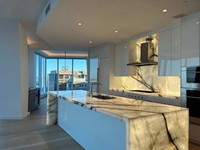 Dalle de pierre naturelle Quartzite Cristallo Gold Brésilien Blanc ivoire avec veinage ambre doré pour comptoir et revêtement mural
