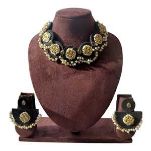 Conjunto de pendientes de collar de tela tradicional de última llegada con trabajo de perlas conjunto de joyería de declaración étnica de diseño único - Product Image 1