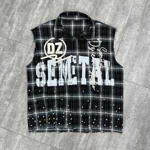 เสื้อกล้ามผ้าฝ้ายปักลายสไตล์สตรีทแวร์สำหรับฤดูร้อน ไซส์พลัส ประดับคริสตัล เสื้อเชิ้ตแขนกุดทรงโอเวอร์ไซส์ติดกระดุมลายสก็อตสำหรับผู้ชาย - Product Image 1