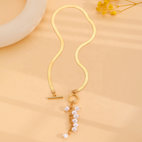 Collier de fête tendance en acier inoxydable avec perles d'imitation, bijoux de mode, chaîne de clavicule exquise, motif serpent plat et grappe de raisins