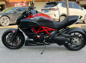 Oferta Especial: Motocicleta Ducati 1 Monster 1200CC, Refrigerada por Agua, Bicilíndrica, Premium, Potente, Estilo Cruiser - Product Image 3