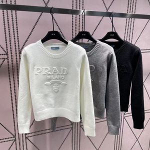 Maglione Versatile Anti-Età in Tessuto Pile Artico per <span class=keywords><strong>Donna</strong></span>, con Motivo a Lettere 3D, Lavorazione Artigianale, Top in Maglia Versatile - Product Image 3