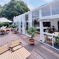 Balcons et Jardins Extérieurs Personnalisés en Alliage d'Aluminium Moderne avec Double Vitrage Trempé, Isolation Phonique et Pare-Soleil Intégré