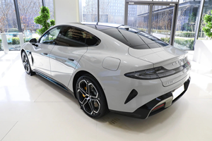 2024 Xiao Mi Su7 700km Coche eléctrico 4 puertas 5 asientos Alta velocidad 210 km/h Coche eléctrico Hecho en China - Product Image 4
