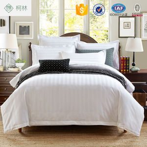 Parure <span class=keywords><strong>de</strong></span> lit <span class=keywords><strong>de</strong></span> luxe en <span class=keywords><strong>coton</strong></span> rayé élégante <span class=keywords><strong>housse</strong></span> <span class=keywords><strong>de</strong></span> <span class=keywords><strong>couette</strong></span> blanche, parfaite pour l'hôtel ou la chambre à coucher - Product Image 3