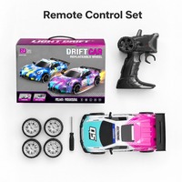 Voiture de drift RC 1:20 avec batterie rechargeable, câble USB, télécommande 4 canaux, lumières LED, portée de 30 m - Utilisation intérieure/extérieure