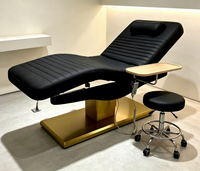 Luxuriöse Multifunktionale Massageliege mit Elektrischer Hebefunktion und Komfortablem Kissen für Schönheitssalon Spa Hotel Medizin