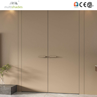 Porte intérieure moderne sans cadre en bois massif MULTISHADES avec mécanisme de verrouillage dissimulé et surface finie pour salle de bain, salon, entrée