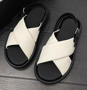 Sandalias de Plataforma con Tiras Cruzadas, Color Sólido, Sandalias Planas con Punta Cerrada y Tiras en X, Sandalias de Playa de Plataforma para Mujer, Verano 2025 - Product Image 4