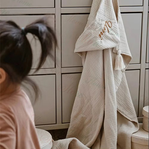 Broderie Nom Bébé Mousseline Coton Cape À Capuche Gland <span class=keywords><strong>Serviette</strong></span> De Bain Nom Personnalisé Peignoir Pour Enfants Doux Embrasser Couvertures - Product Image 1