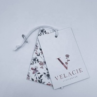 Étiquette suspendue en papier kraft recyclé, écologique, avec logo personnalisé, sérigraphie, gaufrage, laminage, cordon élastique pour vêtements
