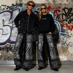 Jeans Unisex de Pierna Ancha con Diseño Personalizado, Patrón de Encaje y Pedrería, Estilo Hip-Hop Urbano, Lavado Oscuro y Efecto Desgastado, Última Colección 2025 - Product Image 3