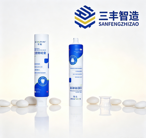 Tube de dentifrice en plastique bleu avec bouchon à clapet et étiquetage pour soins personnels - Product Image 2