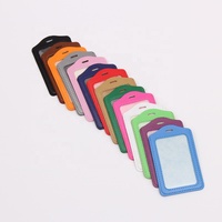 Vente en gros de porte-badge vertical avec logo personnalisé en cuir PU pour carte d'identité porte-badge multicolore en cuir