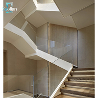 Rampe de balcon minimaliste en aluminium avec verre trempé pour maison moderne en extérieur