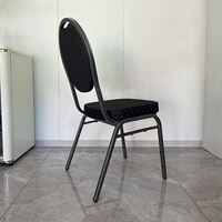Chaises de mariage et d'événements en gros, sièges de banquet, chaises empilables en tissu rouge pour hôtels, chaises d'invités de restaurant pour table de banquet